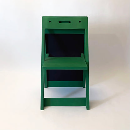 PicChair in green; front view.