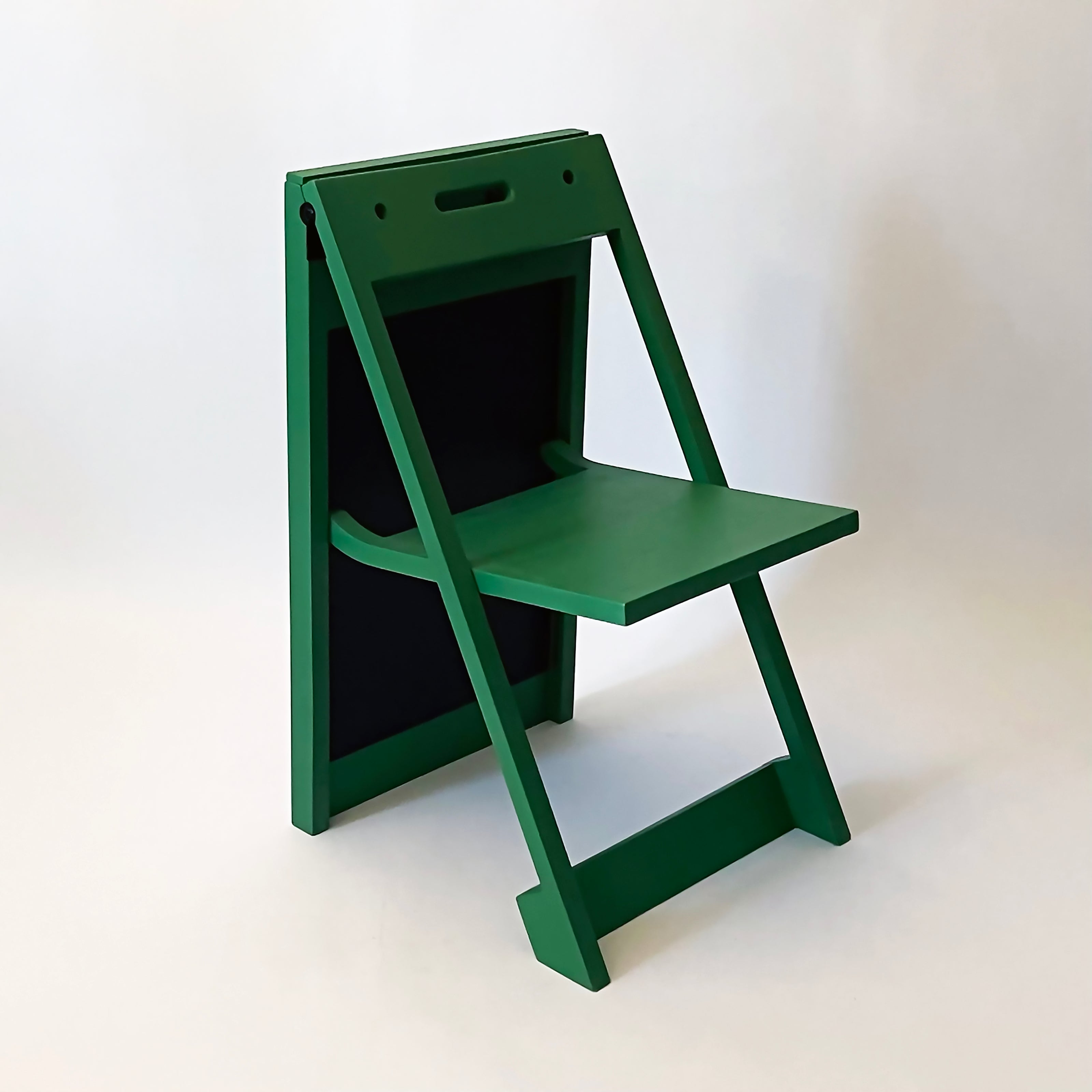 PicChair in green; side view