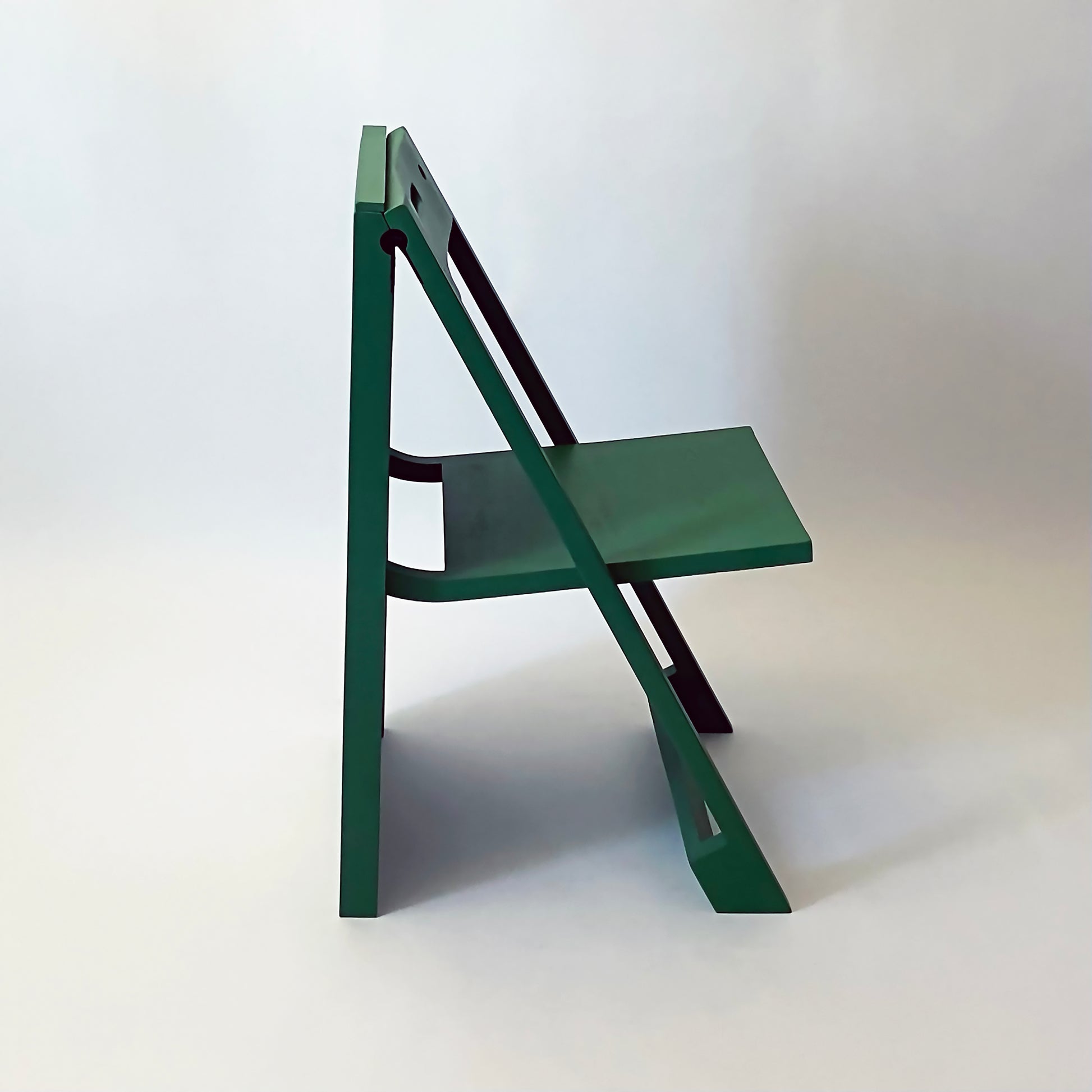 PicChair in green; side view.