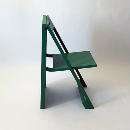 PicChair in green; side view.